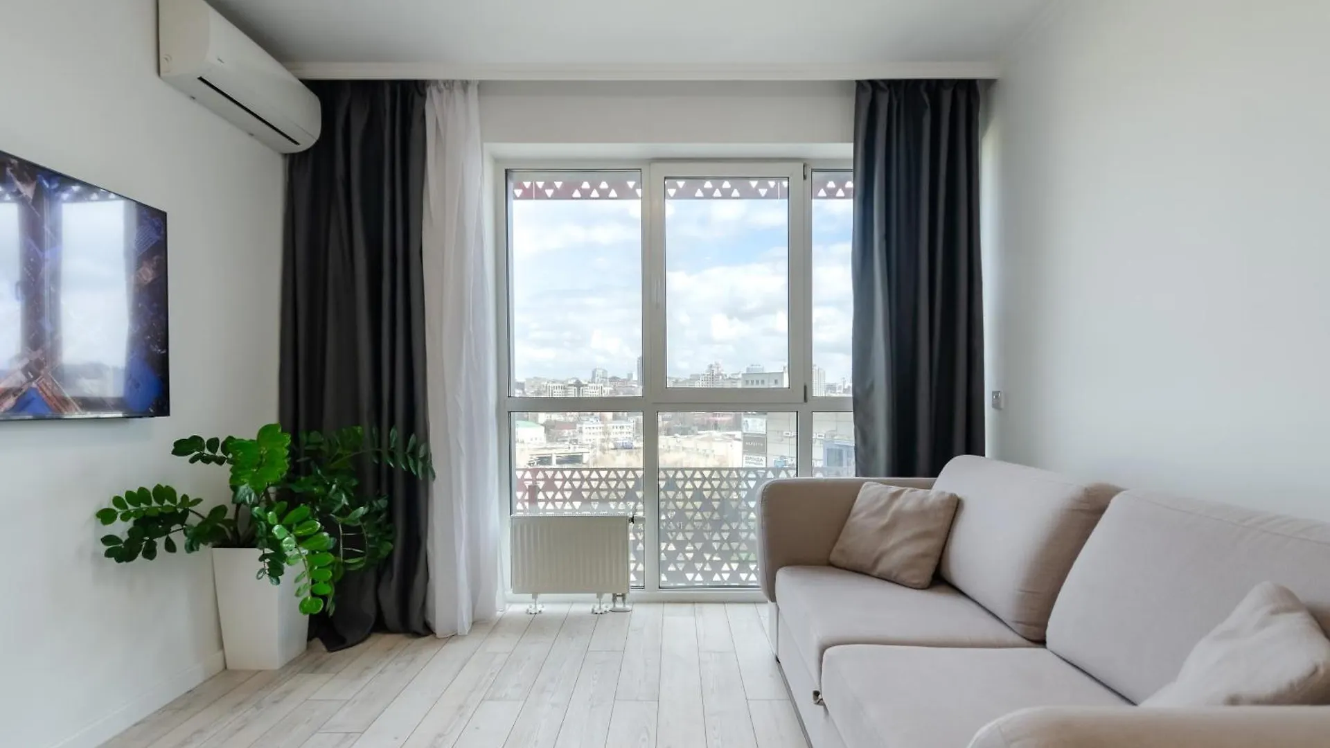 Petrovdom Apartment 7-27 In Rc Kvartet, 16Г Vasyl Lypkivskyi Street Kyiv 0*,  Ukraine
