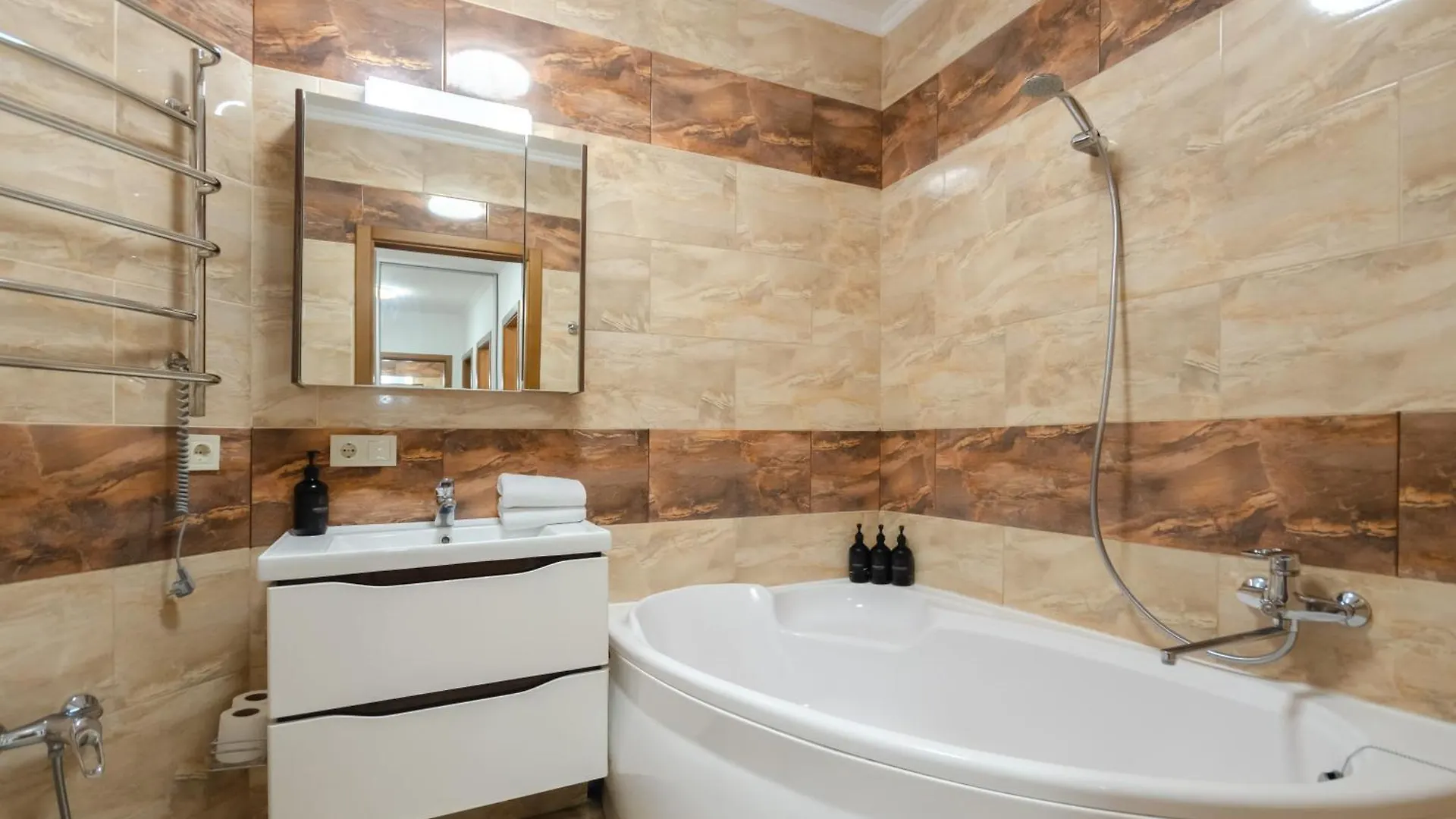 Petrovdom Apartment 7-27 In Rc Kvartet, 16Г Vasyl Lypkivskyi Street Kyiv