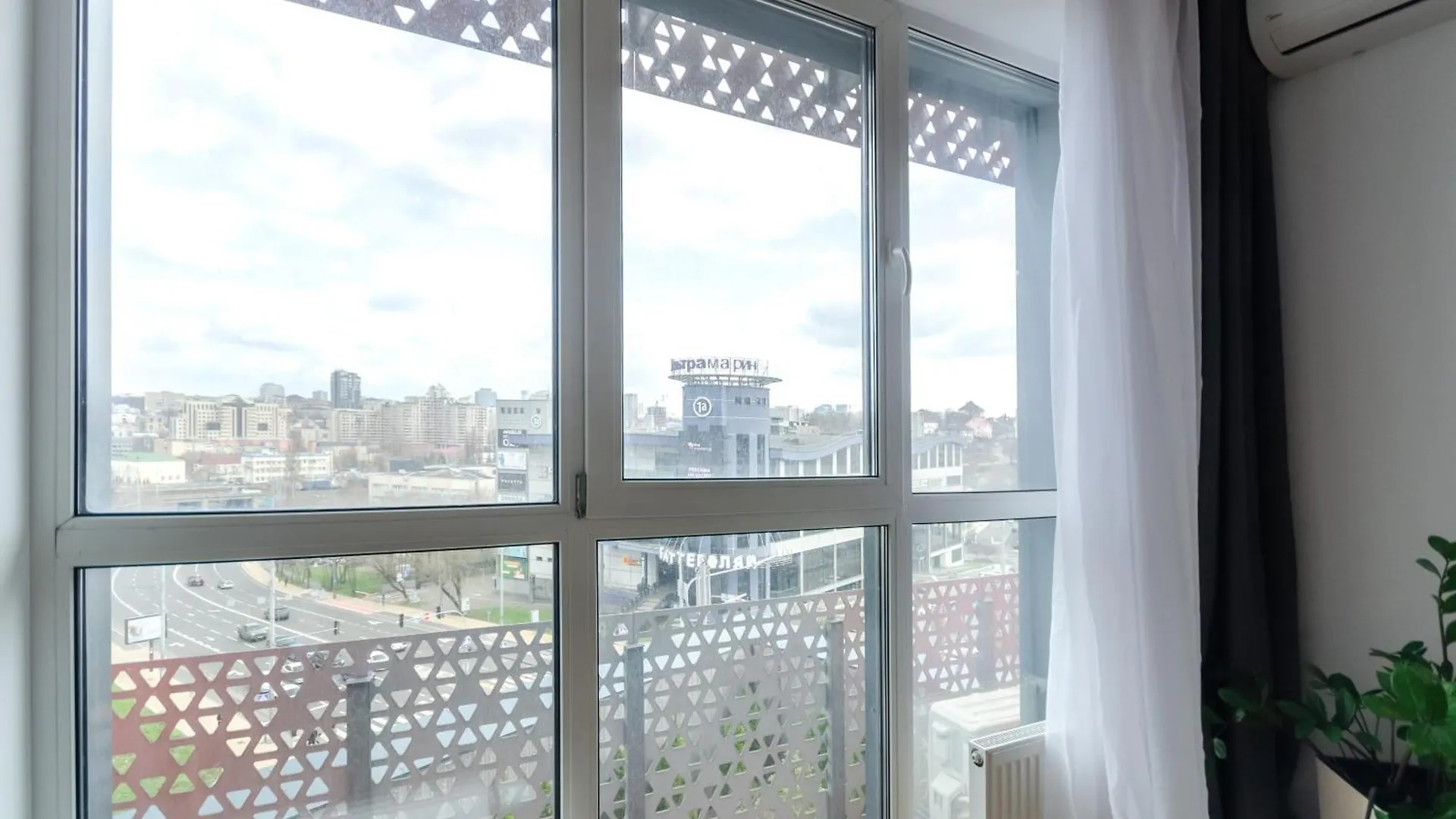 Petrovdom Apartment 7-27 In Rc Kvartet, 16Г Vasyl Lypkivskyi Street Kyiv