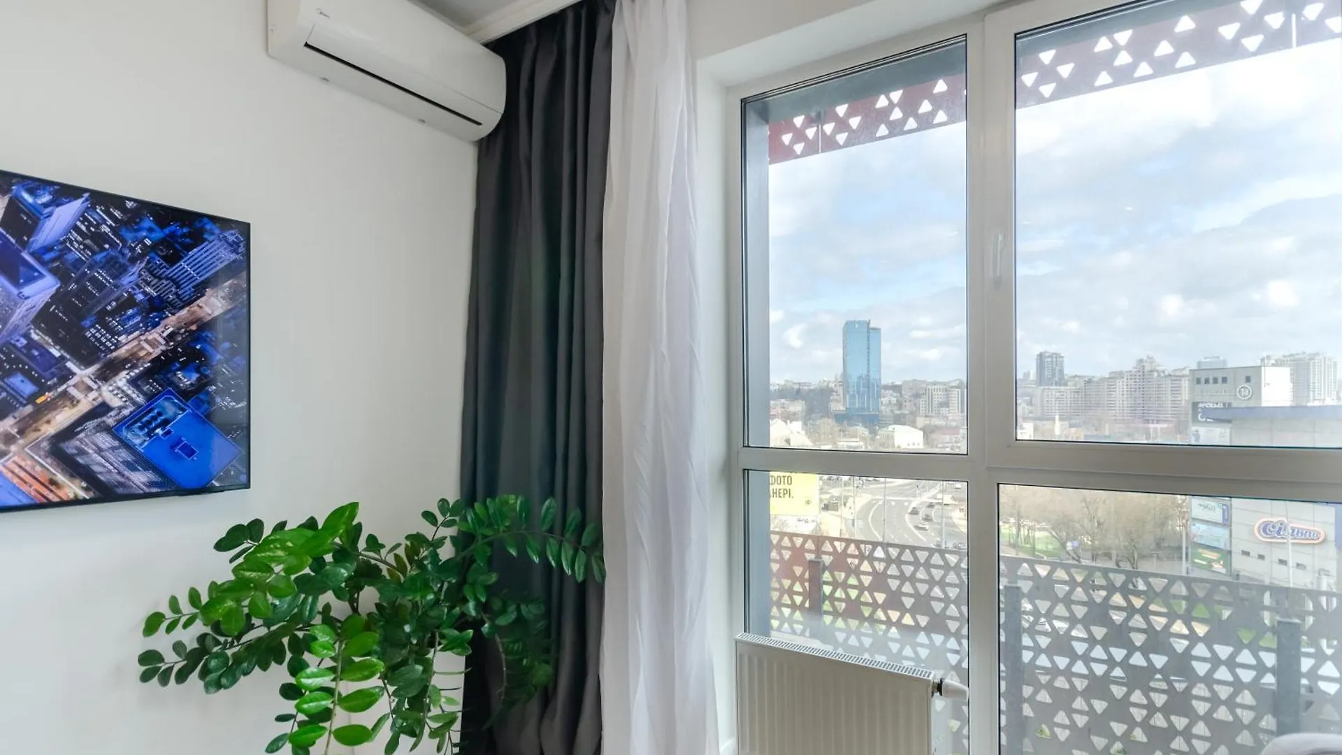 Petrovdom Apartment 7-27 In Rc Kvartet, 16Г Vasyl Lypkivskyi Street Kyiv 0*,  Ukraine